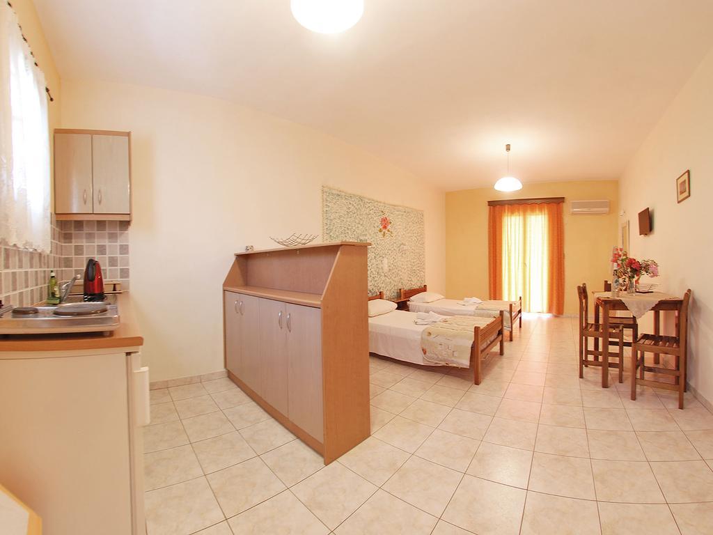 Emilia Apartments Трапезакі Номер фото