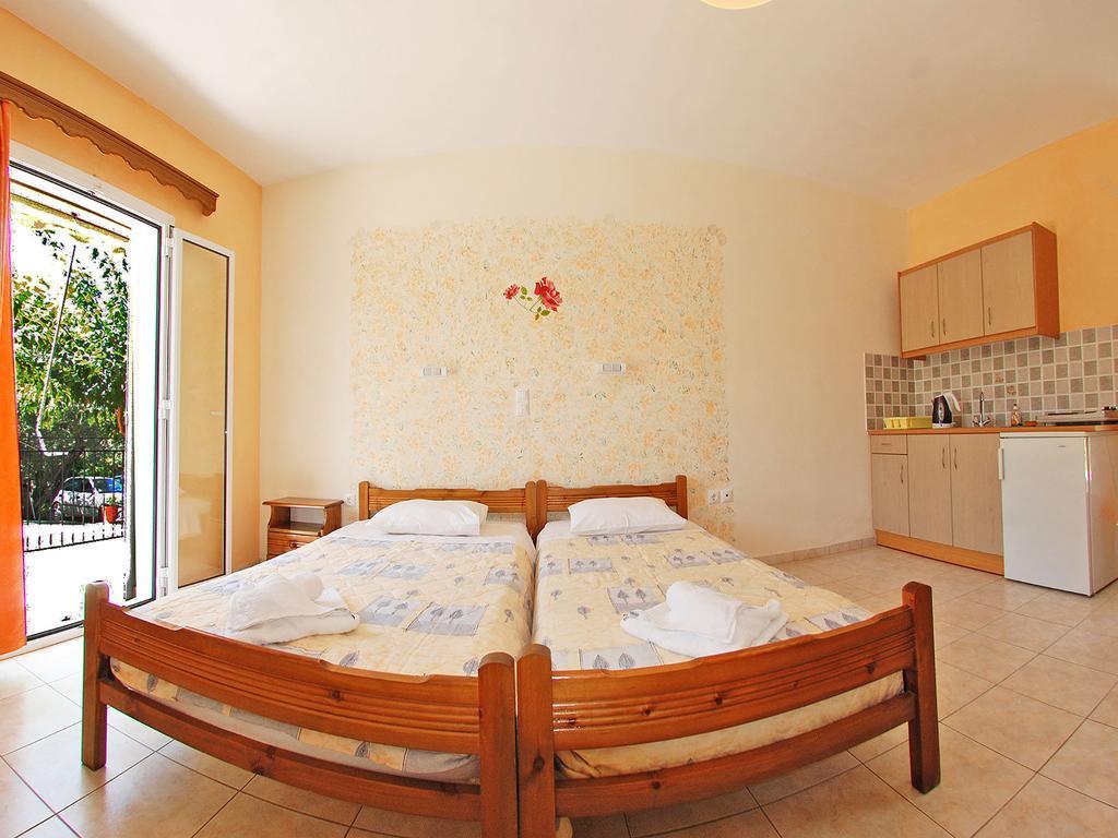 Emilia Apartments Трапезакі Номер фото